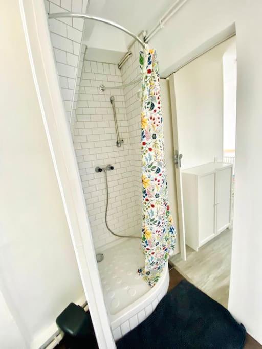 Appartement Vue Tour Eiffel Ligne 14 A Cote De Paris 让蒂伊 外观 照片
