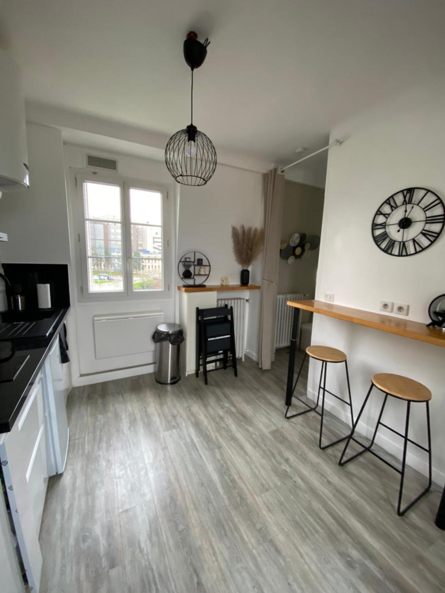 Appartement Vue Tour Eiffel Ligne 14 A Cote De Paris 让蒂伊 外观 照片